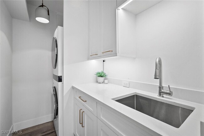 Building Photo - 504 Tierra Mar Ln E