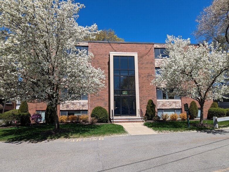 Building Photo - 191 W Wyoming Ave