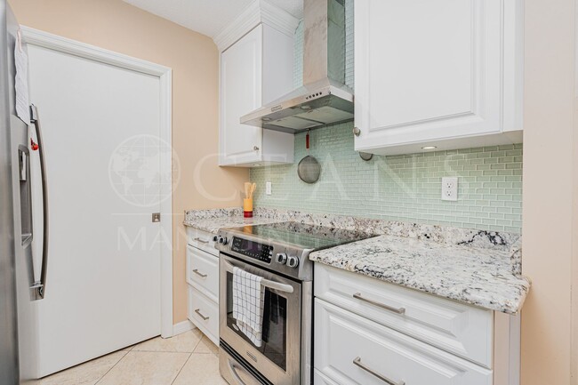 Building Photo - Riverfront Two Bedroom Condo