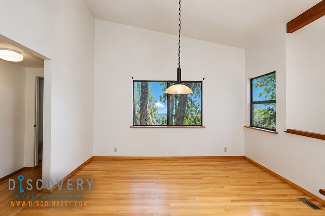 Building Photo - Montclair Four Bedroom Contemporary Late 20th Century Home