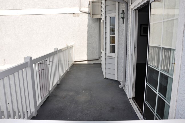 Building Photo - 446 Monterey Blvd