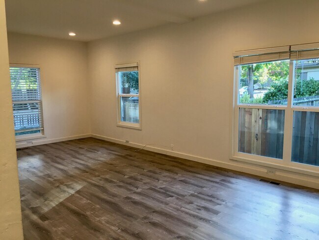 Building Photo - 853 Channing Ave