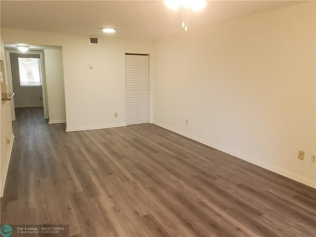 Building Photo - 724 NW 91st Terrace