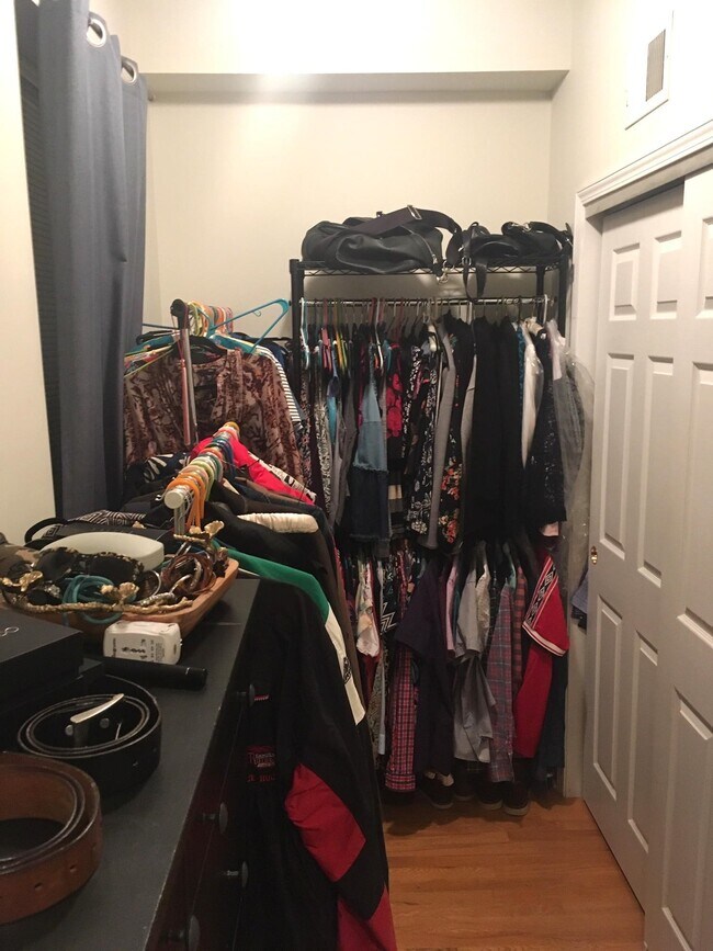 Building Photo - 254 6th St