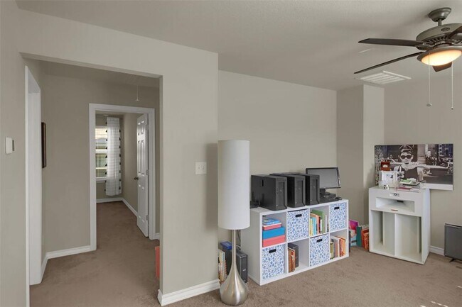 Building Photo - 305 Satsuma Dr