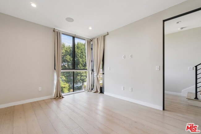 Building Photo - 4429 Tujunga Ave