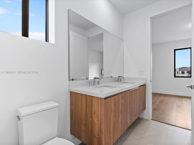 Building Photo - 19701 NE 16th Pl