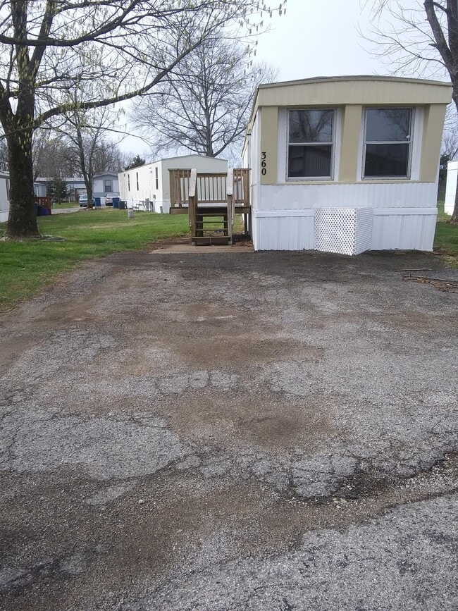 Primary Photo - 360 Golden Dale Dr