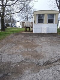 Building Photo - 360 Golden Dale Dr