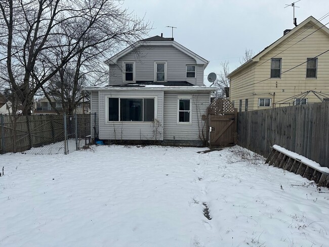 Building Photo - 4 Bedroom Single Family in Cleveland ,Ohio