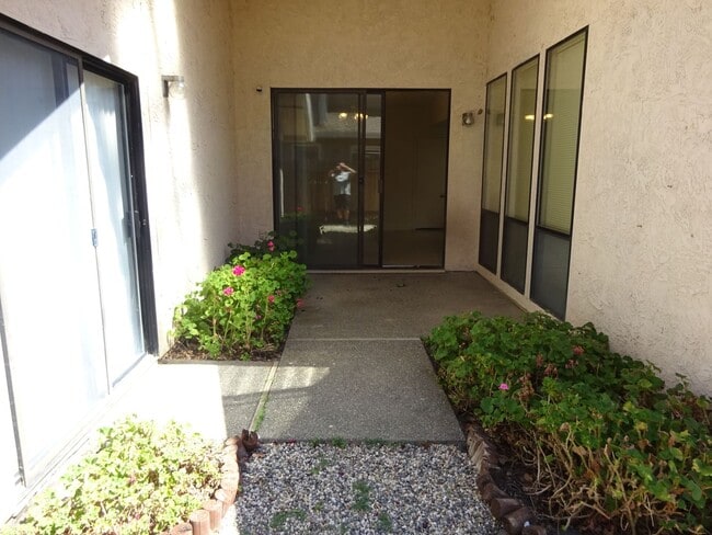 Building Photo - Pocket 3 Bedroom, 2 Bath Half-plex