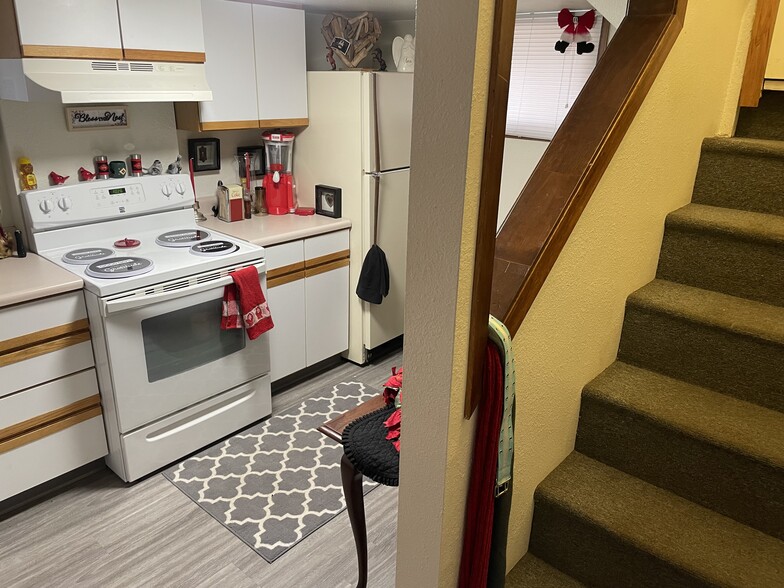 Kitchen - 305 Terry Ave