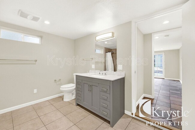 Building Photo - 2420 Alameda St