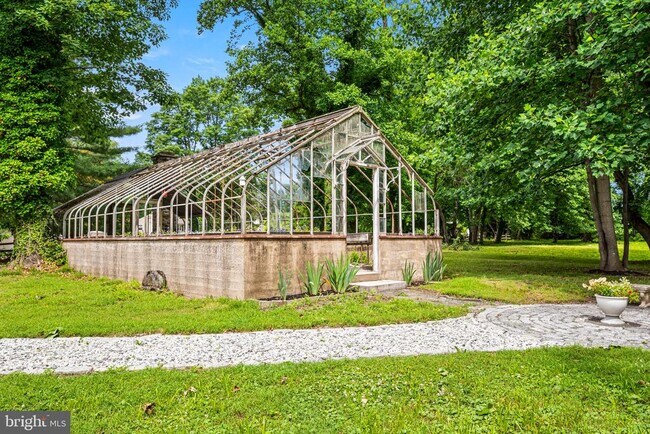 Building Photo - 1018 Beech Rd