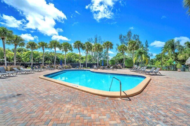 Building Photo - 3825 Estepona Ave