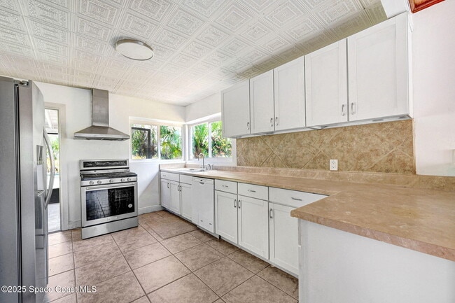 Building Photo - 100 Tampa Ave