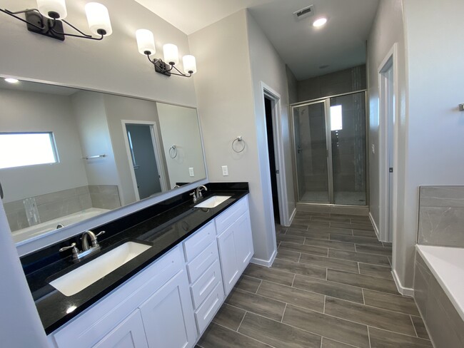 Master bathroom - 7797 Enchanted Falcon Ln