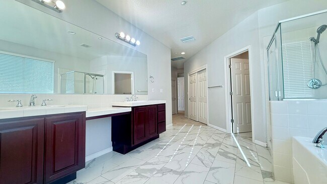 Building Photo - New listing! Bright and Spacious, Close to Parks and Trails