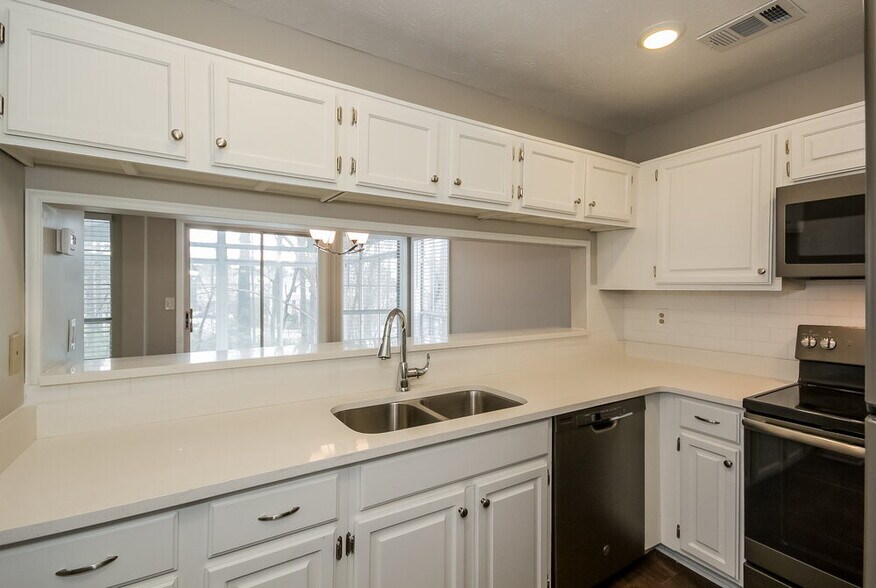 Building Photo - 871 Hampton Hill Ct