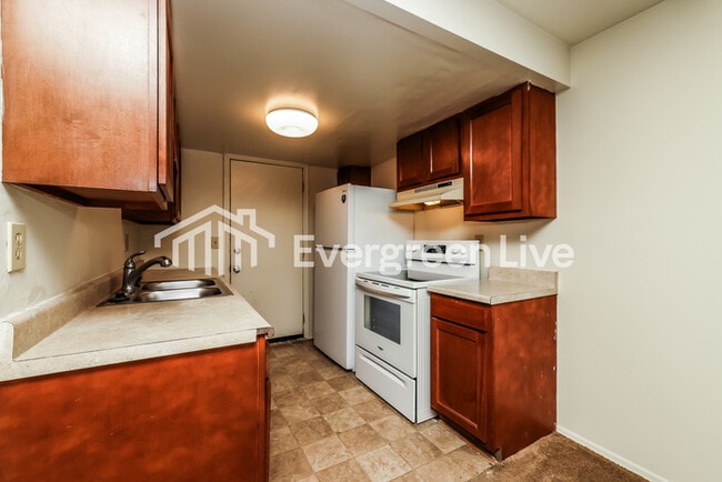 Building Photo - 4743 Taylorsville Rd