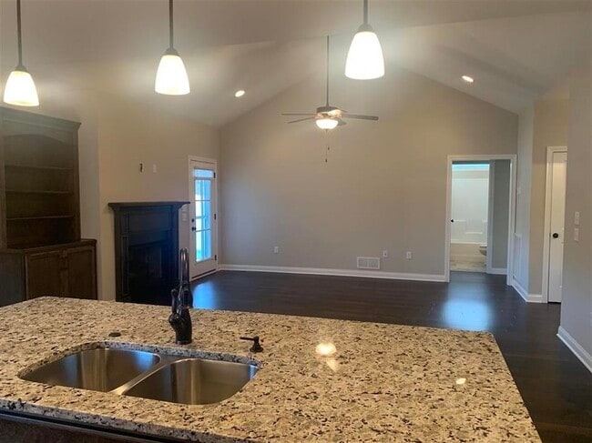 Building Photo - 4187 Beechwood Ln