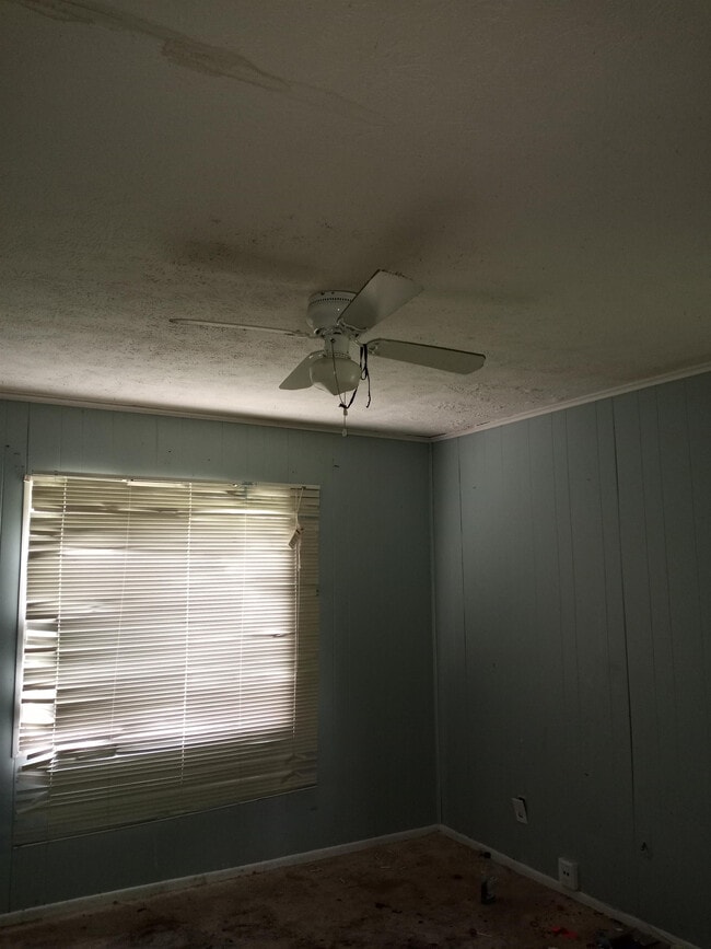 Building Photo - 304 Lawrence Rd