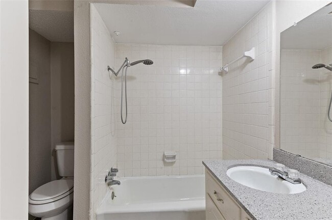 Building Photo - 233 W Tri Oaks Ln