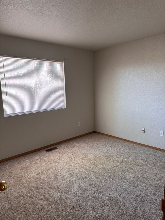 Building Photo - 4915 Butte Ln