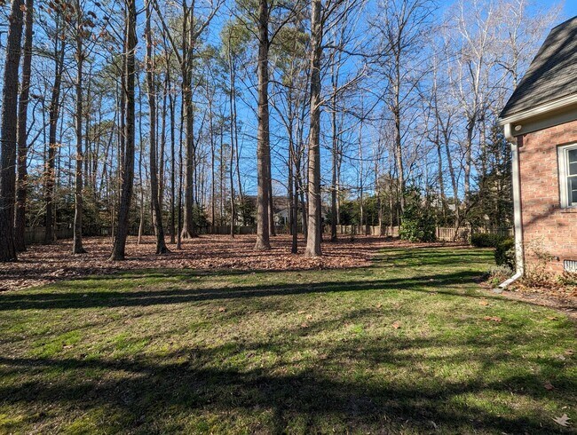 Building Photo - 325 Yorkshire Dr