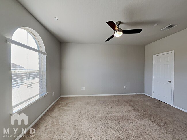 Building Photo - 1001 Zodiac Ln