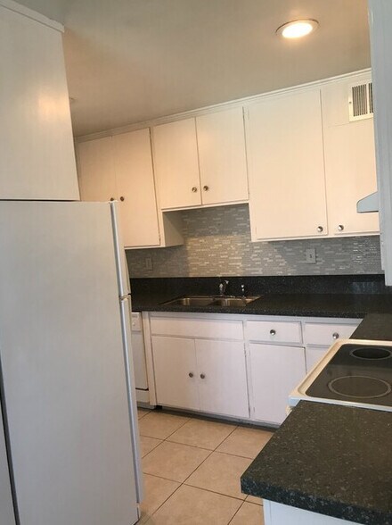 Kitchen - 73955 Shadow Mountain Dr