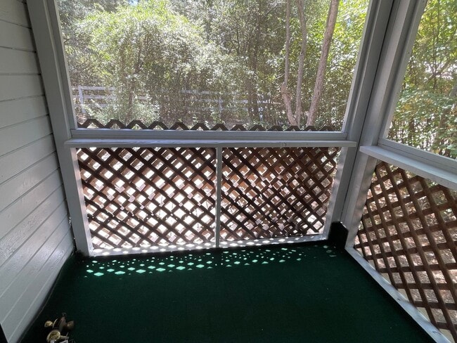 Building Photo - Cozy and convenient, private location, Cot...