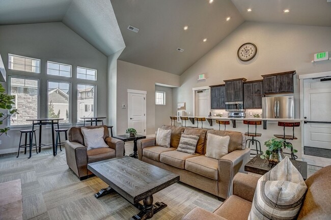 Building Photo - 4612 Hahns Peak Dr