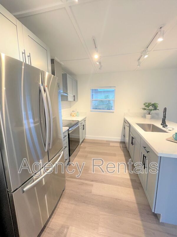 Building Photo - 3036 Monsarrat Ave