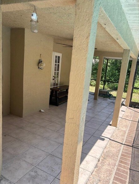 Building Photo - 2265 SW Edison Cir