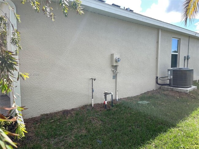 Building Photo - 455 Londrina Dr