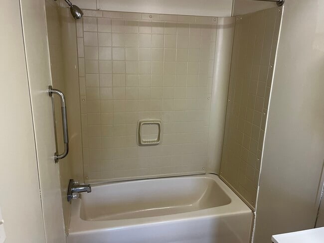 Building Photo - LMP-9