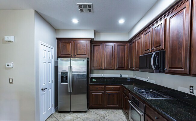 Building Photo - Townhome near Downtown Summerlin