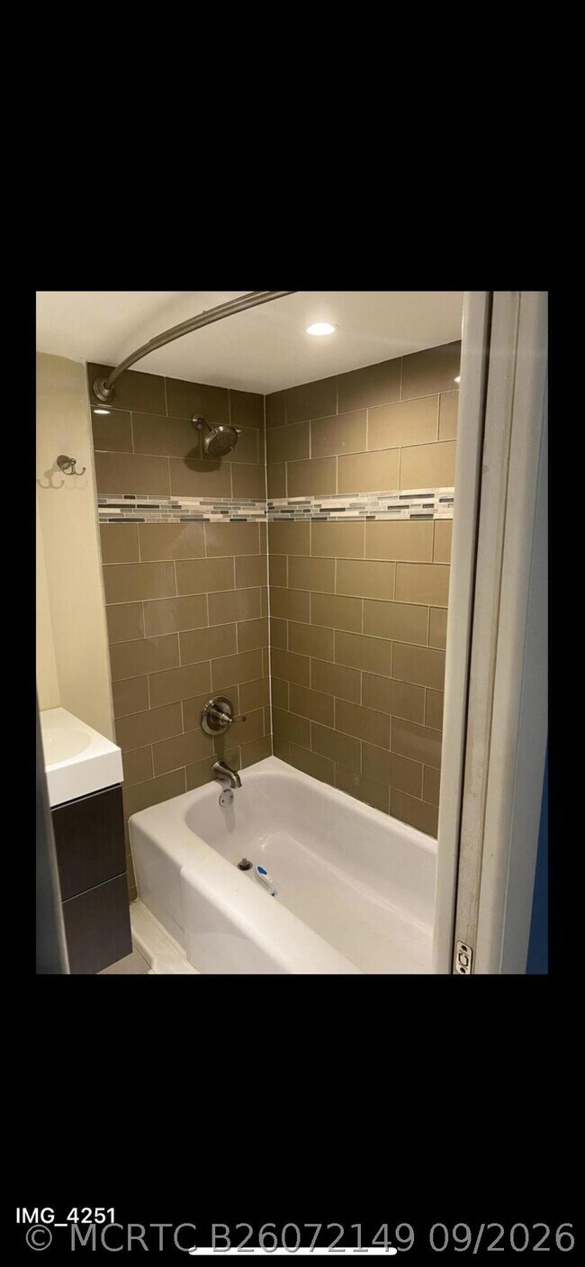 Building Photo - 6557 Racquet Club Dr