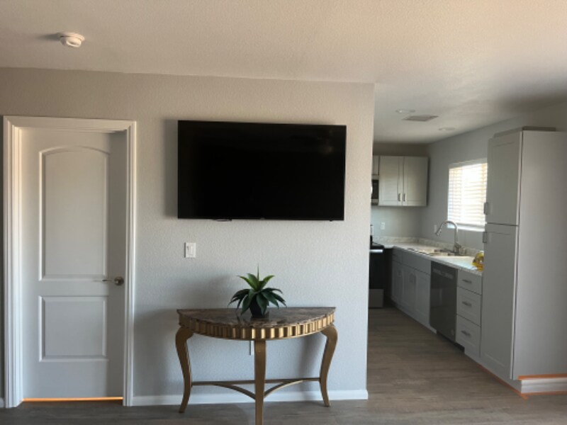 Building Photo - 12327 Farmington St