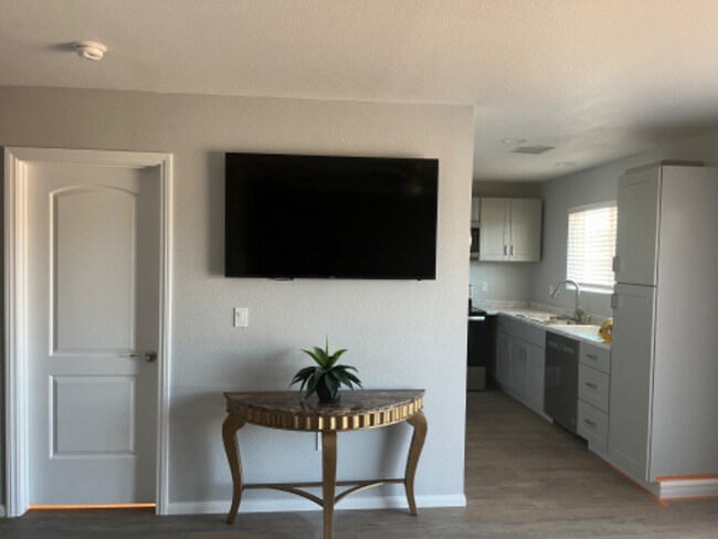 Building Photo - 12327 Farmington St