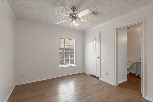 Building Photo - 145 Varsity Drive