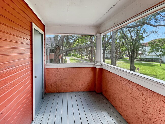 Building Photo - 1011 Crystal Way