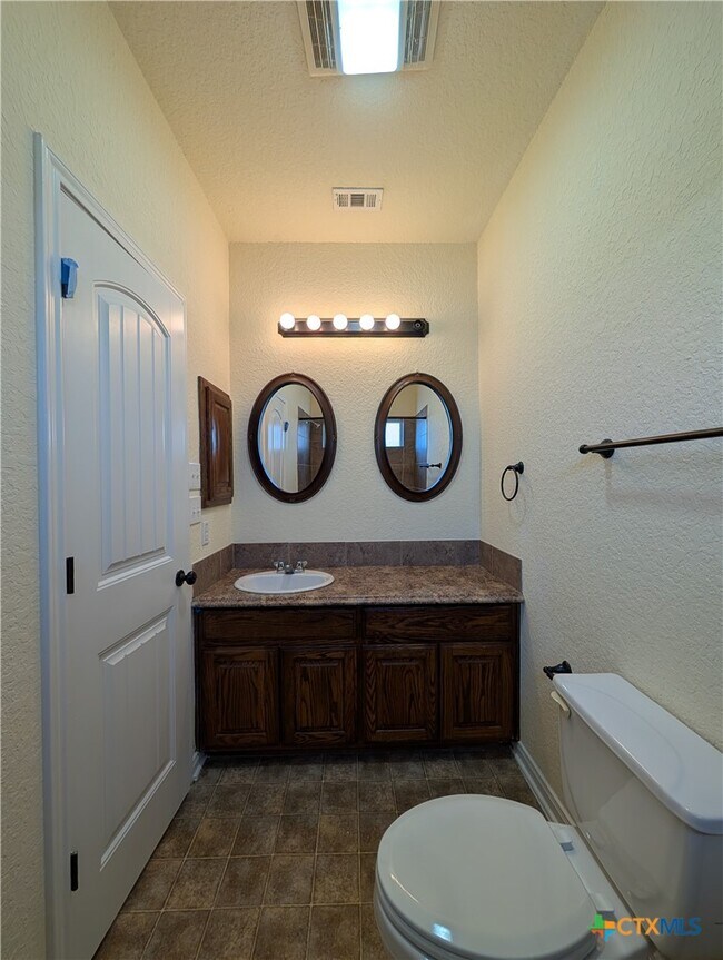 Building Photo - 1270 Hillcrest Dr