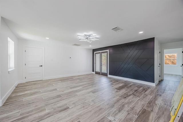 Building Photo - 310 E 6th St