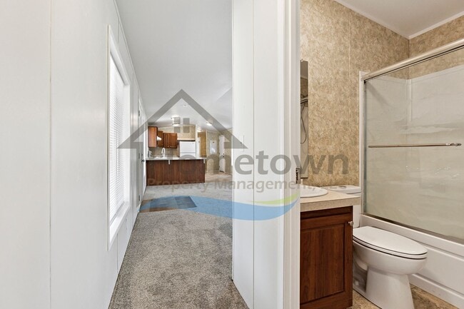 Building Photo - 5563 E Grove Ave