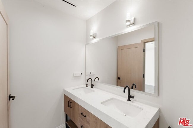 Building Photo - 11700 Woodley Ave