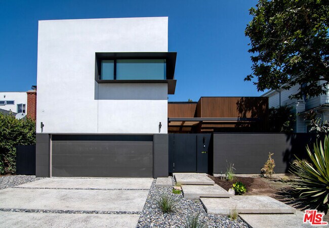 Building Photo - 10639 Cushdon Ave