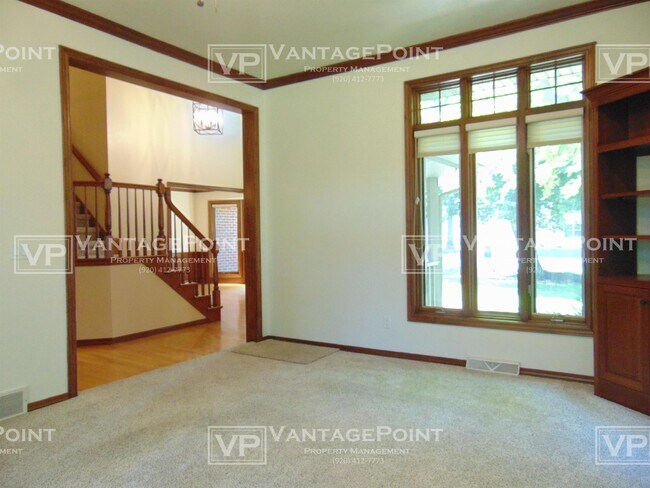 Building Photo - 1482 Parkway Dr