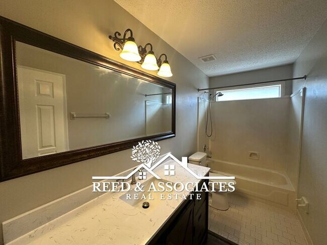 Building Photo - 3 Bedroom in Lakeland
